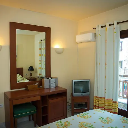 Maritsas & Отель